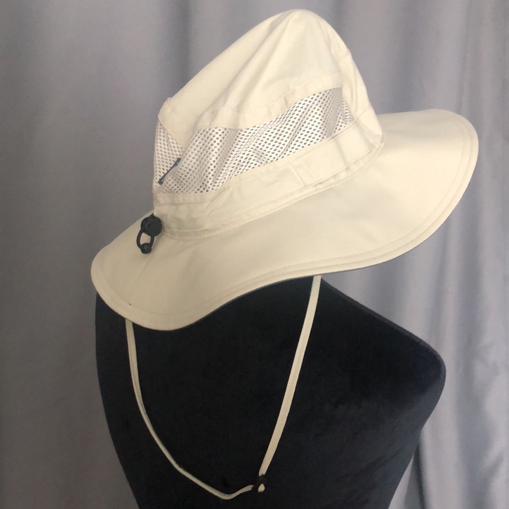 Cream Columbia hat - Picture 4 of 7